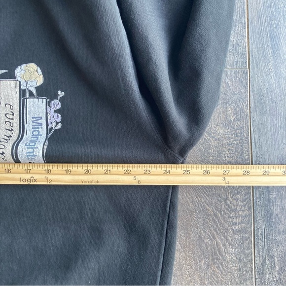 Taylor Swift Black Sweatshirt with Book and Flower Design XL CottonPoly Blend - Picture 8 of 9